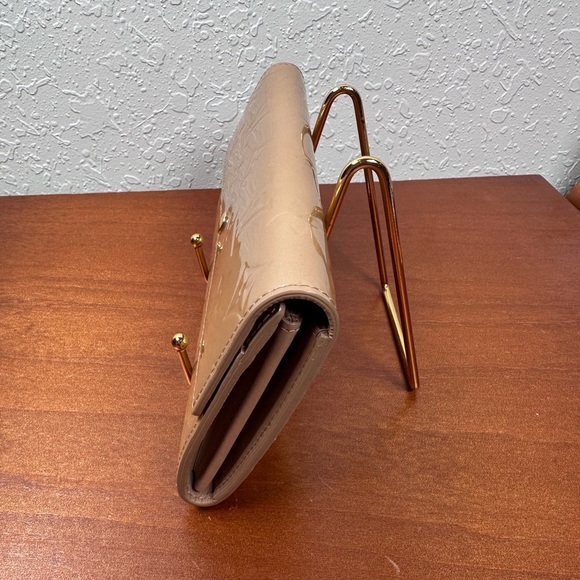 Authentic Louis Vuitton Vernis Porte
Long Bifold Wallet - Picture 13 of 14